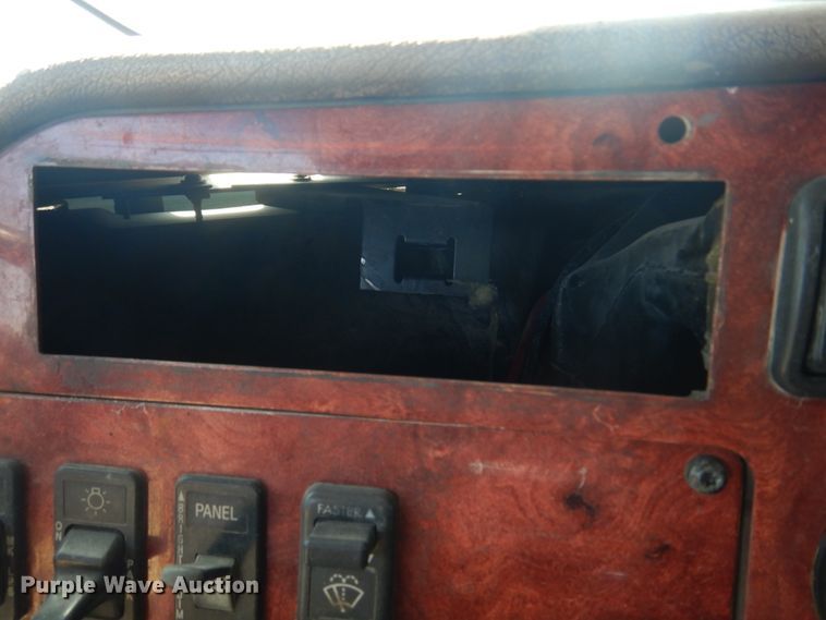 image for item DM7306 2004 International 5900i  dump truck