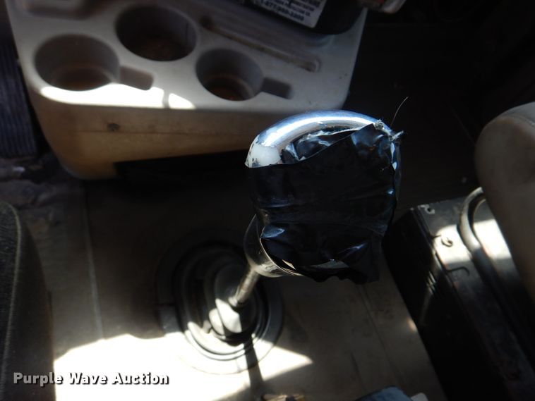 image for item DM7306 2004 International 5900i  dump truck