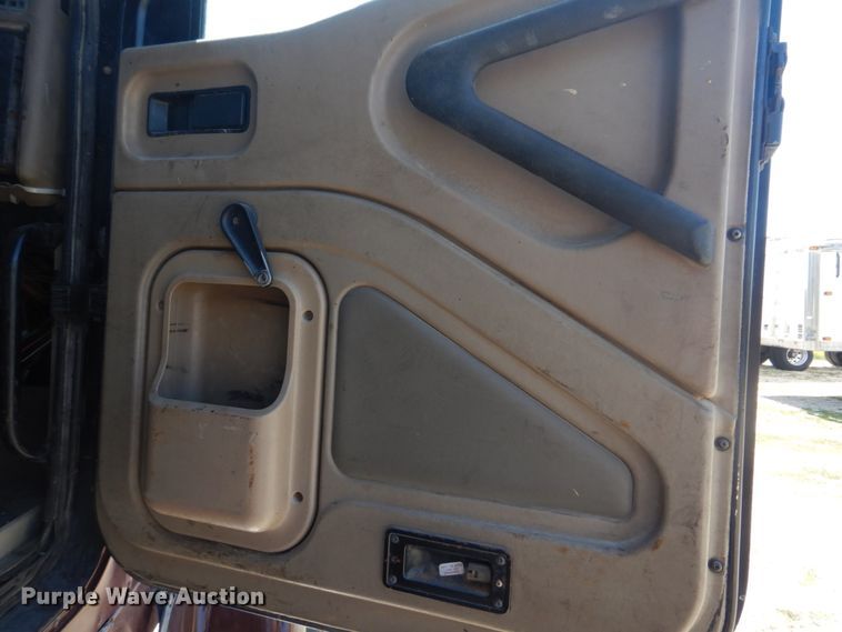 image for item DM7306 2004 International 5900i  dump truck