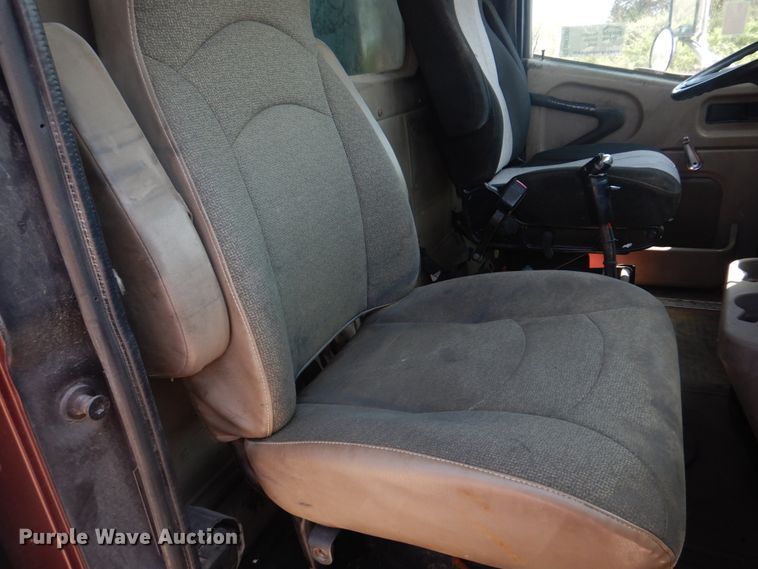 image for item DM7306 2004 International 5900i  dump truck