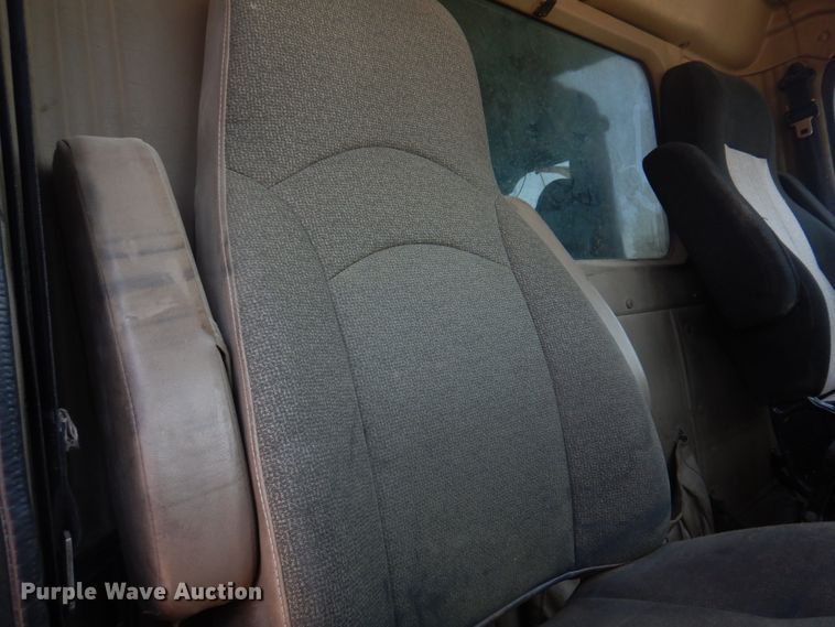 image for item DM7306 2004 International 5900i  dump truck