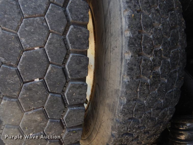 image for item DM7306 2004 International 5900i  dump truck