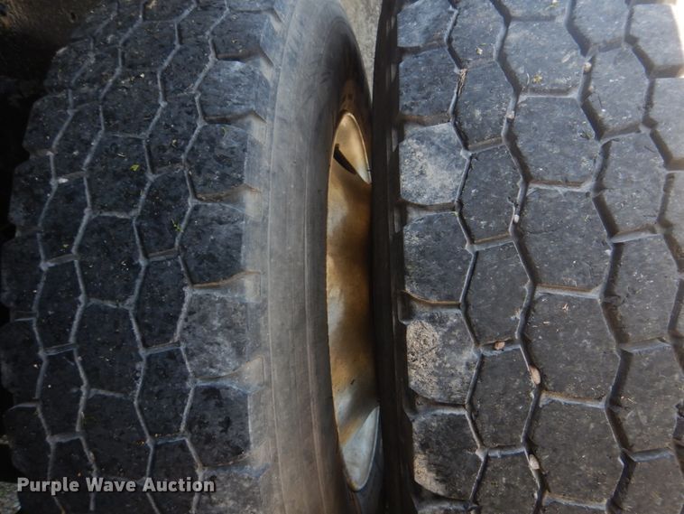 image for item DM7306 2004 International 5900i  dump truck