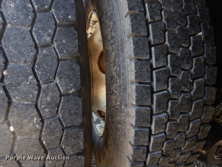 image for item DM7306 2004 International 5900i  dump truck