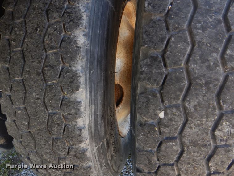 image for item DM7306 2004 International 5900i  dump truck