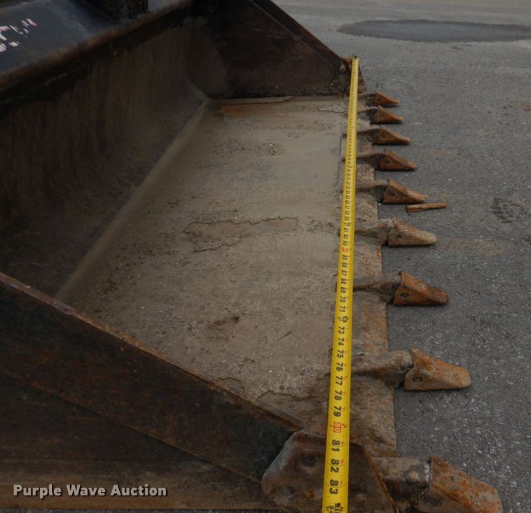 image for item DM7321 2013 Takeuchi TL12  skid steer loader