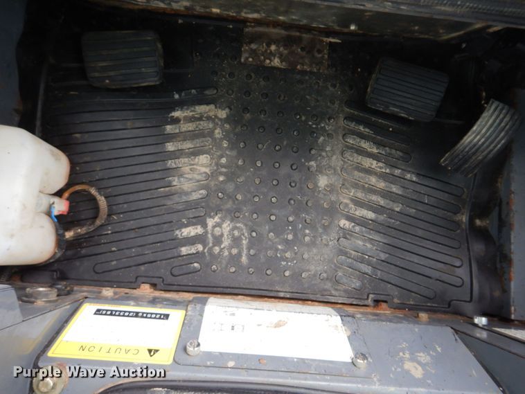 image for item DM7321 2013 Takeuchi TL12  skid steer loader