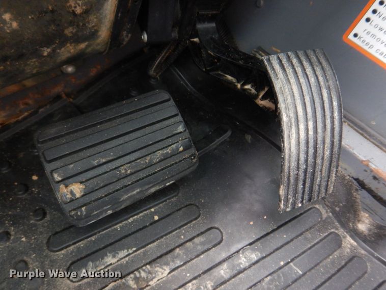 image for item DM7321 2013 Takeuchi TL12  skid steer loader