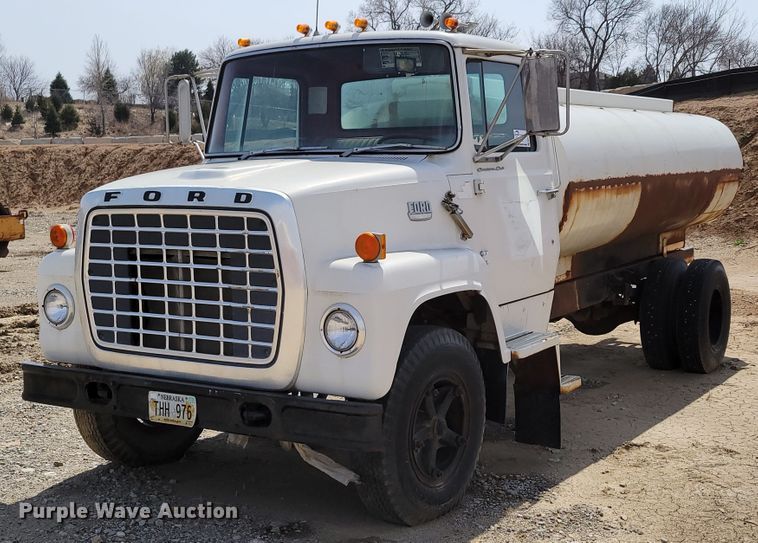 image for item DN7339 1974 Ford 750  water truck