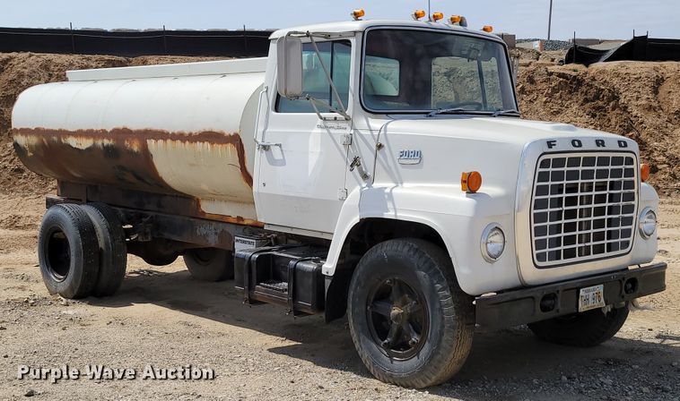 image for item DN7339 1974 Ford 750  water truck