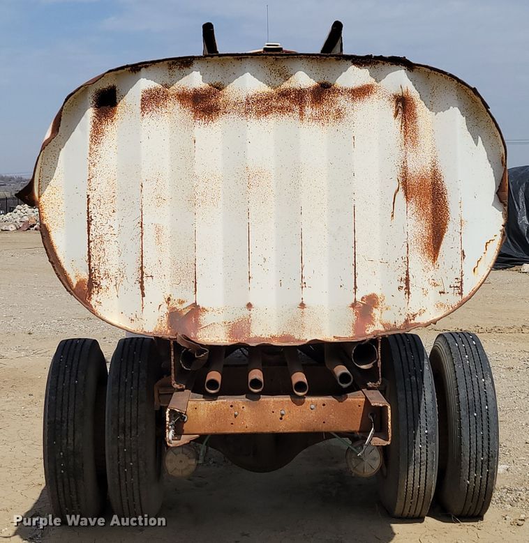 image for item DN7339 1974 Ford 750  water truck