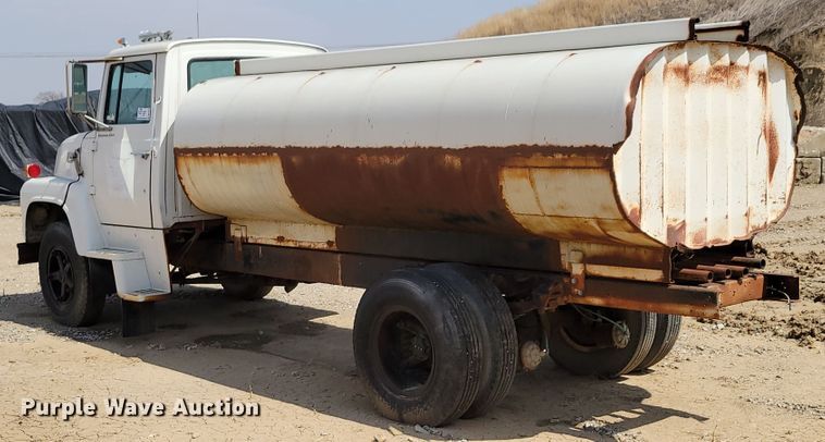 image for item DN7339 1974 Ford 750  water truck