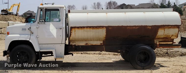 image for item DN7339 1974 Ford 750  water truck