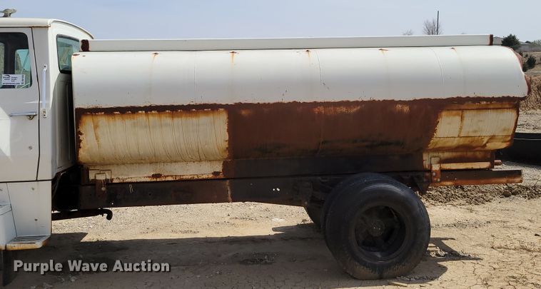 image for item DN7339 1974 Ford 750  water truck