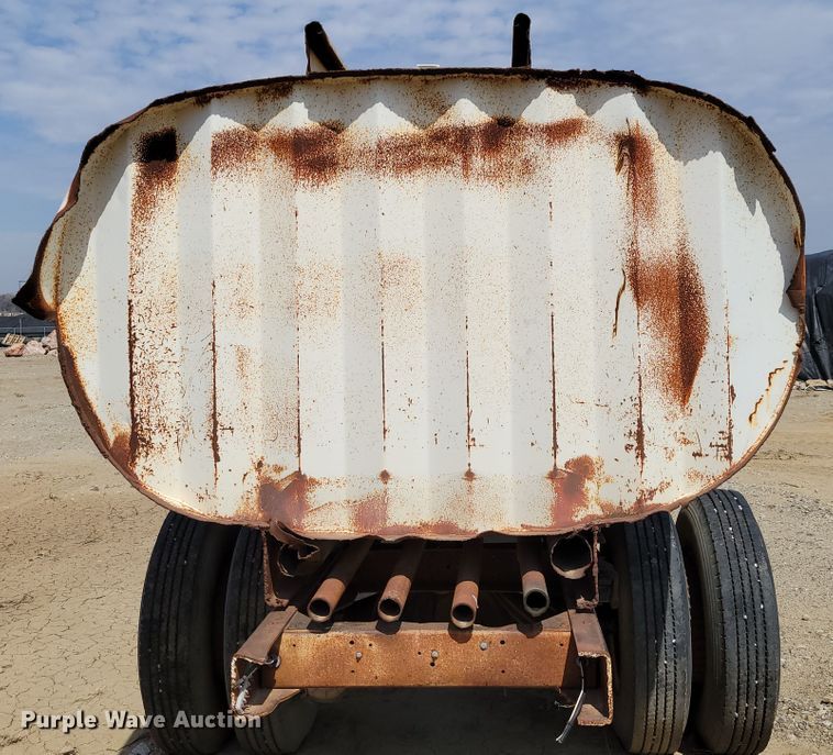 image for item DN7339 1974 Ford 750  water truck