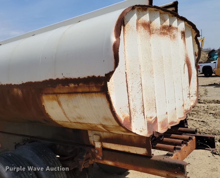 image for item DN7339 1974 Ford 750  water truck