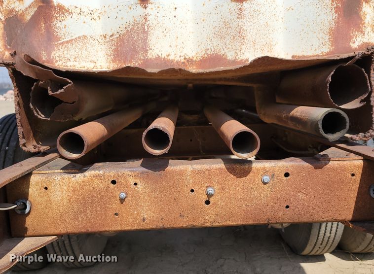 image for item DN7339 1974 Ford 750  water truck