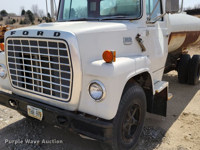 image for item DN7339 1974 Ford 750  water truck