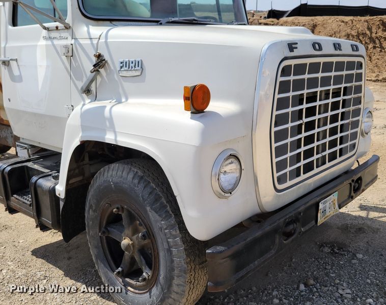 image for item DN7339 1974 Ford 750  water truck