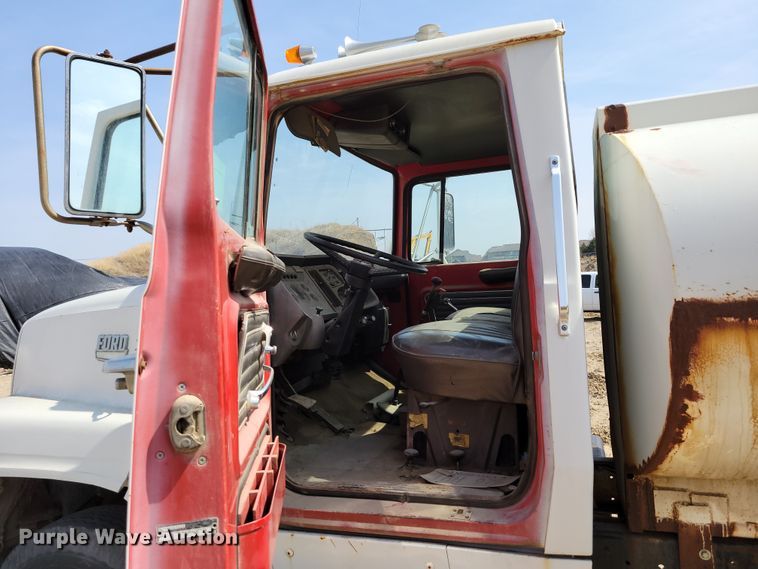 image for item DN7339 1974 Ford 750  water truck