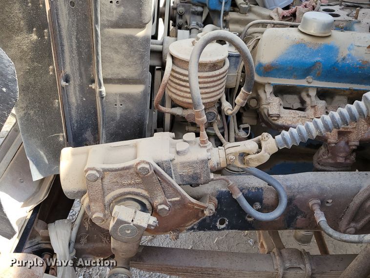 image for item DN7339 1974 Ford 750  water truck