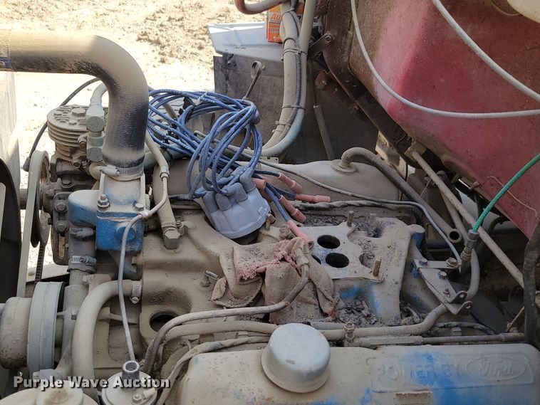 image for item DN7339 1974 Ford 750  water truck