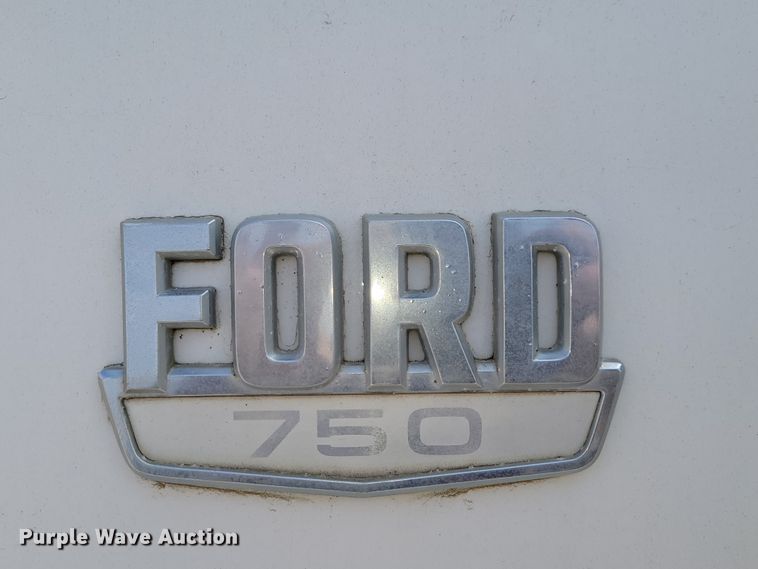 image for item DN7339 1974 Ford 750  water truck