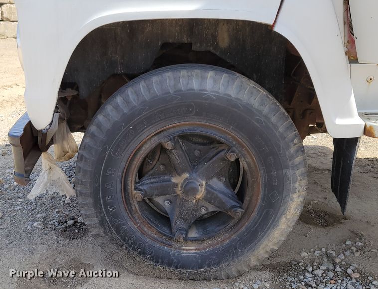 image for item DN7339 1974 Ford 750  water truck