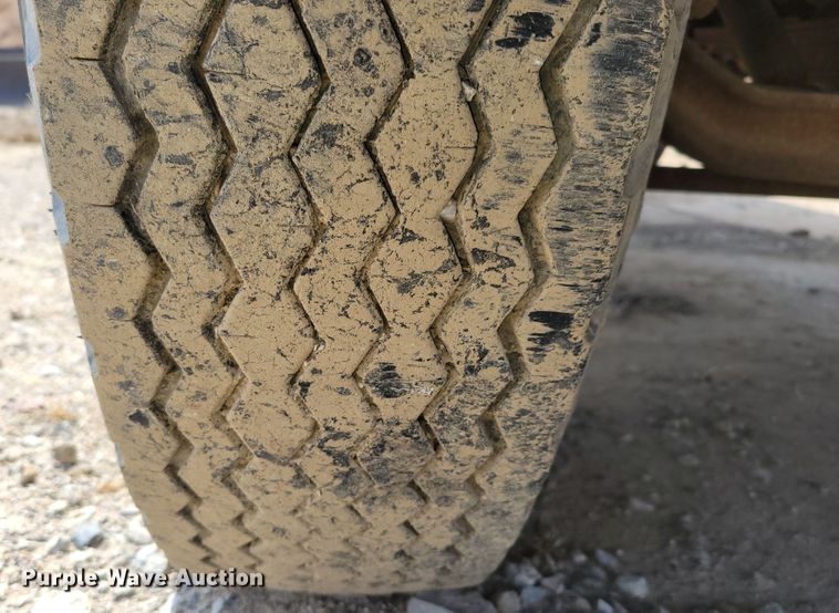 image for item DN7339 1974 Ford 750  water truck