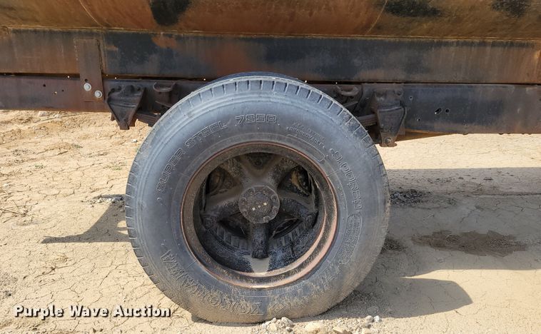 image for item DN7339 1974 Ford 750  water truck