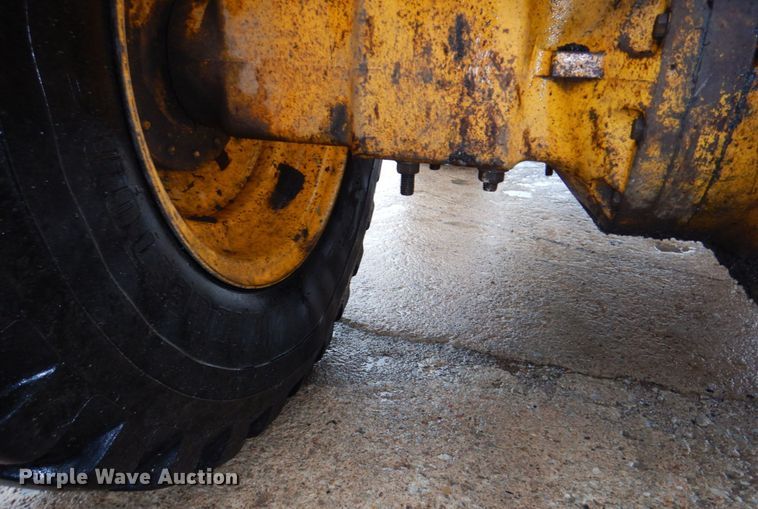 image for item DN7369 1990 John Deere 544E  wheel loader