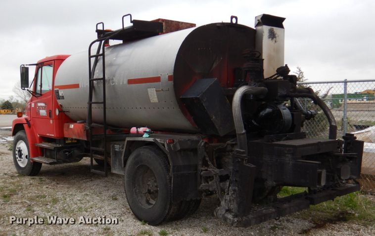 image for item DN7371 1999 Freightliner FL70  tank truck