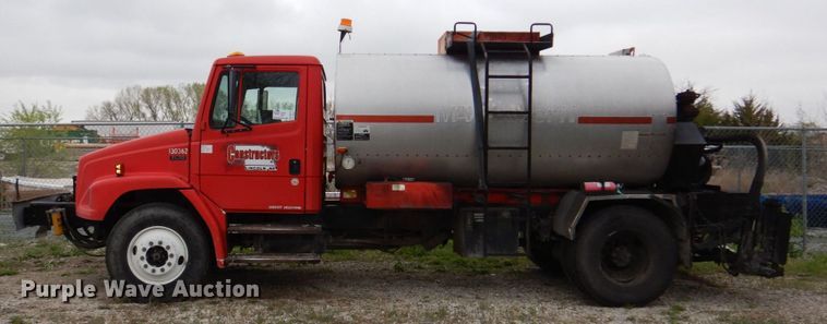 image for item DN7371 1999 Freightliner FL70  tank truck