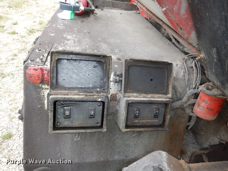 image for item DN7371 1999 Freightliner FL70  tank truck