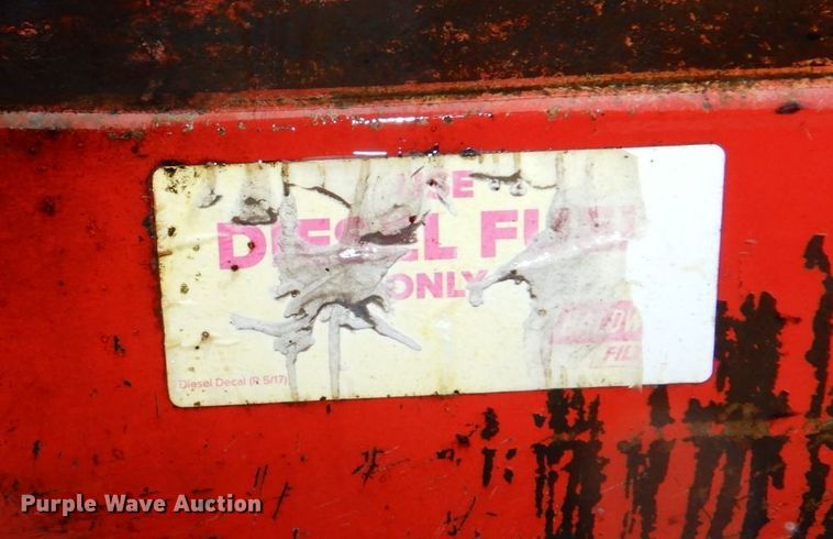 image for item DN7371 1999 Freightliner FL70  tank truck