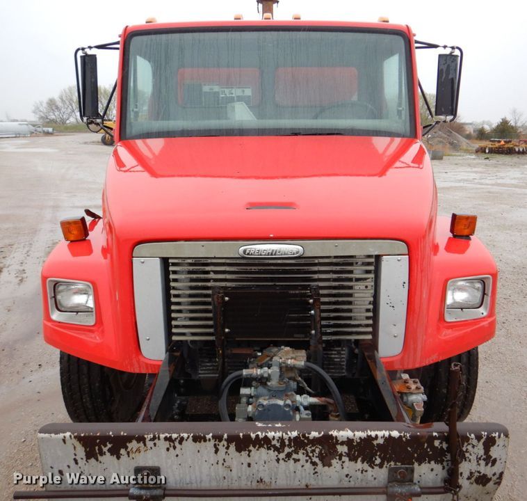 image for item DN7371 1999 Freightliner FL70  tank truck