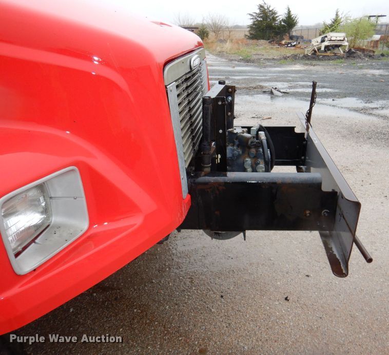 image for item DN7371 1999 Freightliner FL70  tank truck