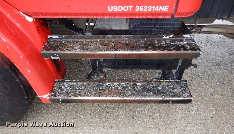 image for item DN7371 1999 Freightliner FL70  tank truck