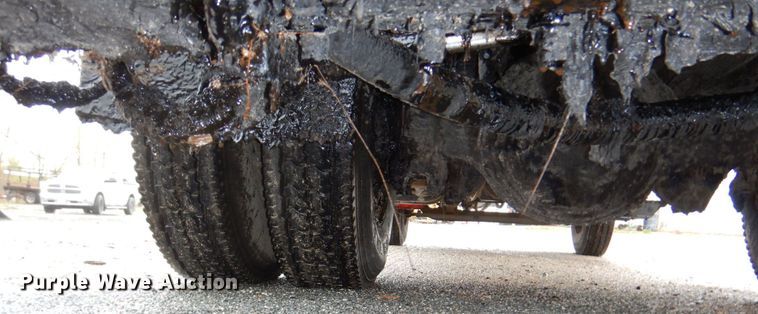 image for item DN7371 1999 Freightliner FL70  tank truck