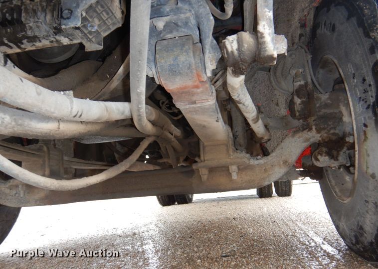 image for item DN7371 1999 Freightliner FL70  tank truck