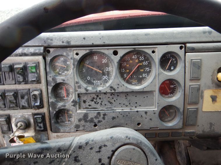 image for item DN7371 1999 Freightliner FL70  tank truck