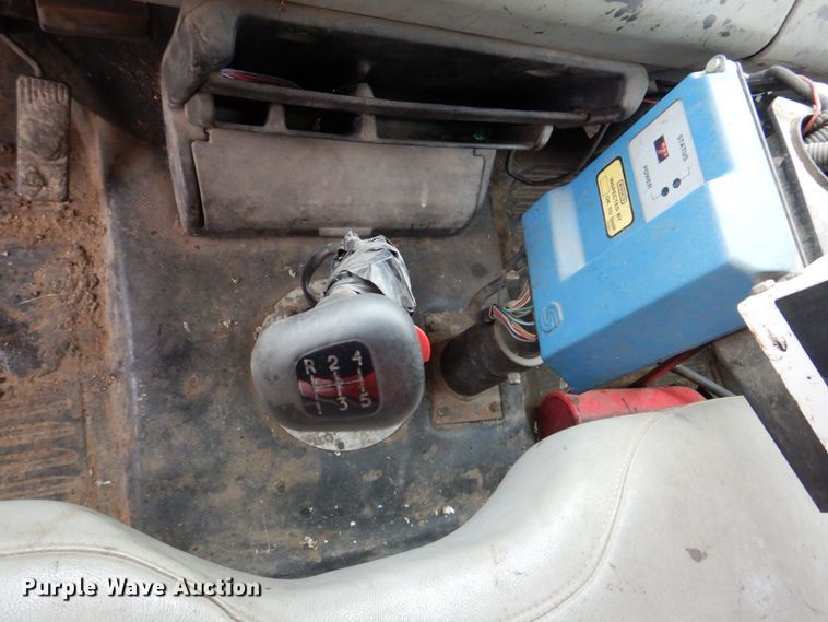 image for item DN7371 1999 Freightliner FL70  tank truck