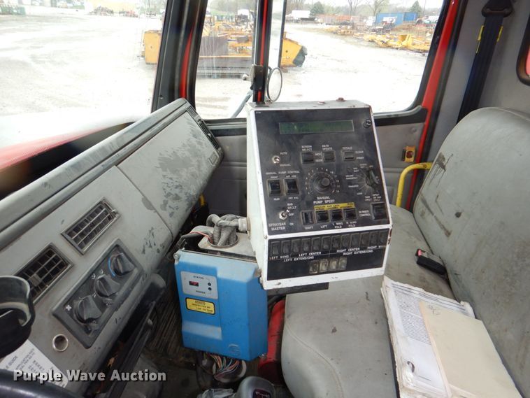 image for item DN7371 1999 Freightliner FL70  tank truck