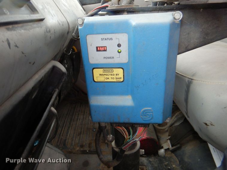 image for item DN7371 1999 Freightliner FL70  tank truck