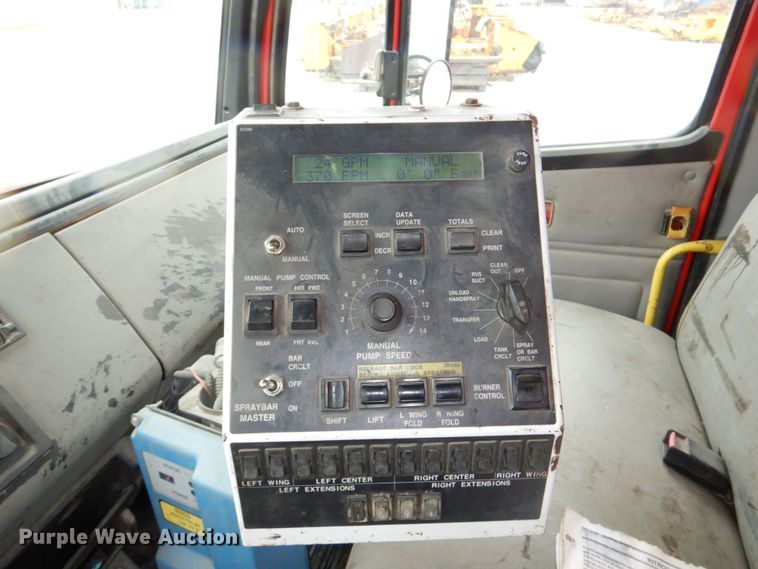 image for item DN7371 1999 Freightliner FL70  tank truck