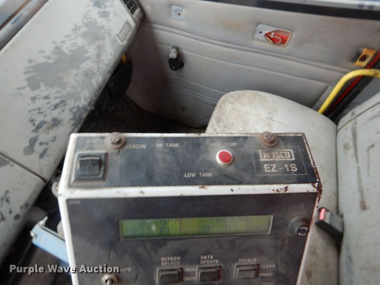 image for item DN7371 1999 Freightliner FL70  tank truck