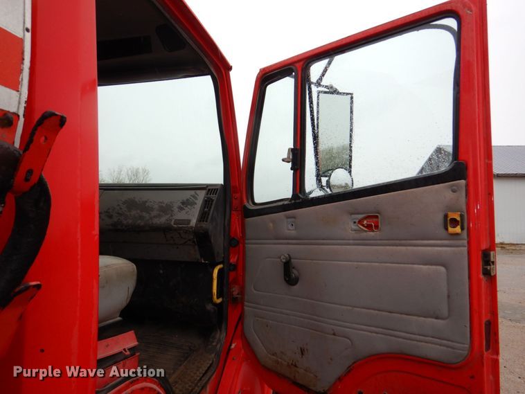 image for item DN7371 1999 Freightliner FL70  tank truck