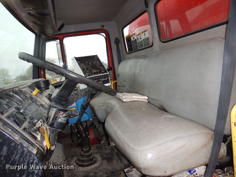 image for item DN7371 1999 Freightliner FL70  tank truck