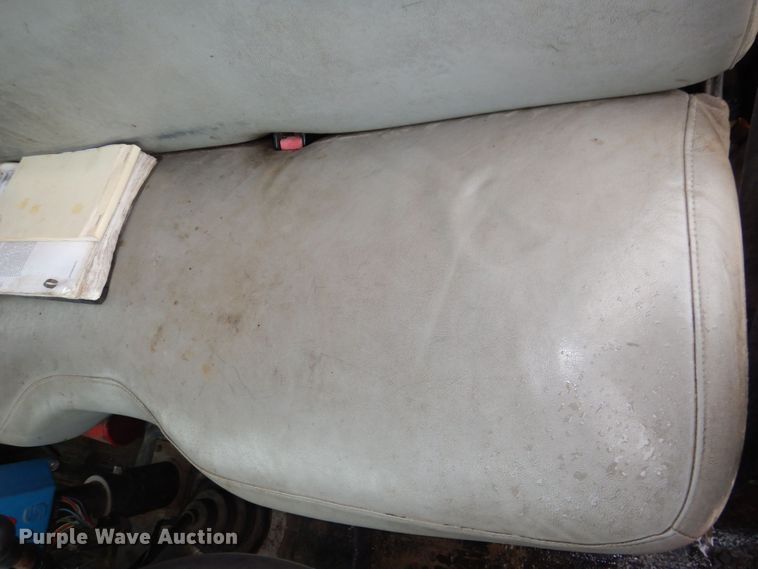 image for item DN7371 1999 Freightliner FL70  tank truck