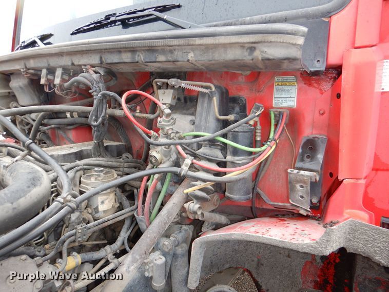 image for item DN7371 1999 Freightliner FL70  tank truck